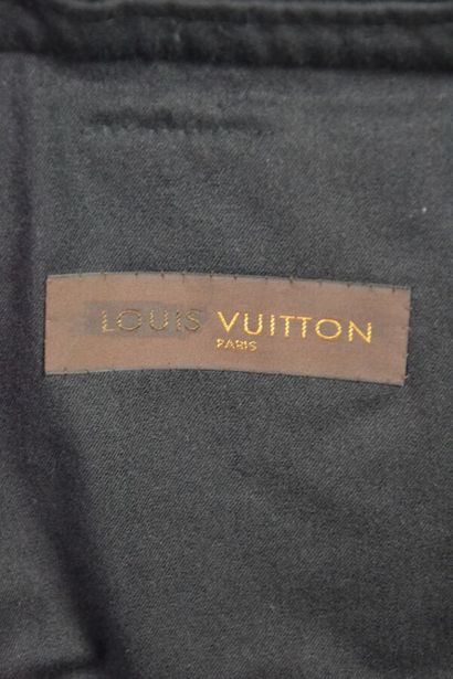 null LOUIS VUITTON homme Veste en laine noireTaille 50 
Le modèle est taillé dans...