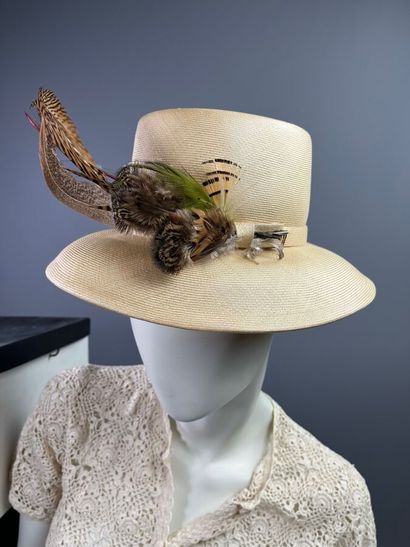 null PAULETTE Chapeau de paille "chasse d'automne" avec boîte - 1960
Le modèle est...