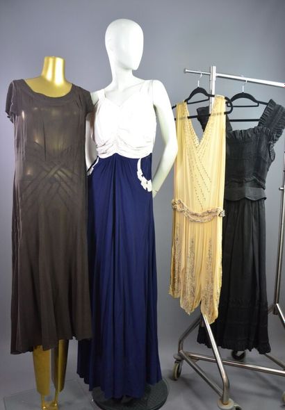 Lot de robes 1920-1950 dont :
1-Robe d'été...