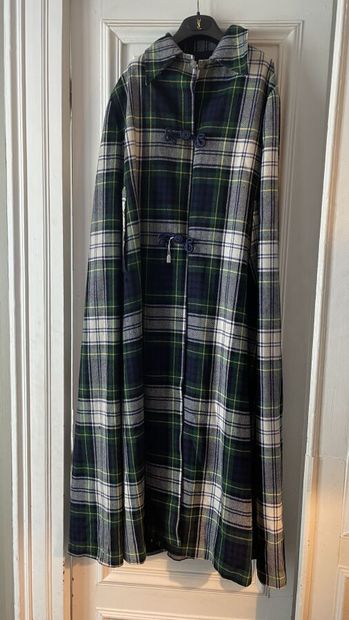 null Lots de vêtements
CLAN CREST Made in scotland
- Cape longue écossaise motif...