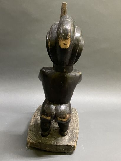 null Statuette de femme pilant le mil
Bois sculpté
Travail d'art populaire africain...