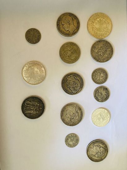 Un lot de pièces en argent
Poids : 267 g