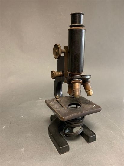 Ancien microscope en fonte et métal (usagé)....