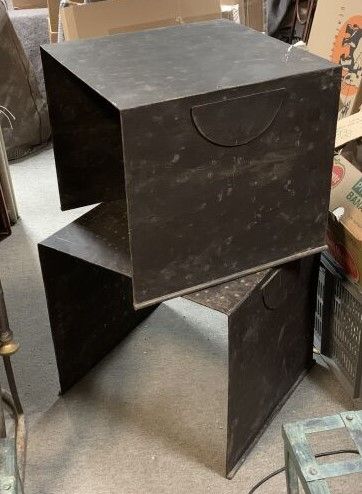 null Two nesting tables in patinated metal.
Height: 45 cm - Width: 50 cm - Depth:...