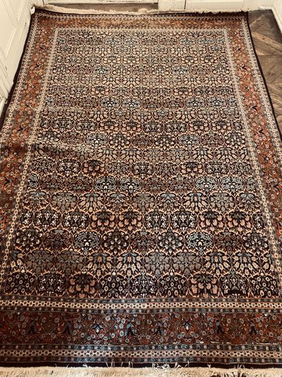 null Large wool carpet with floral decoration, red border
340 x 230 cm 
