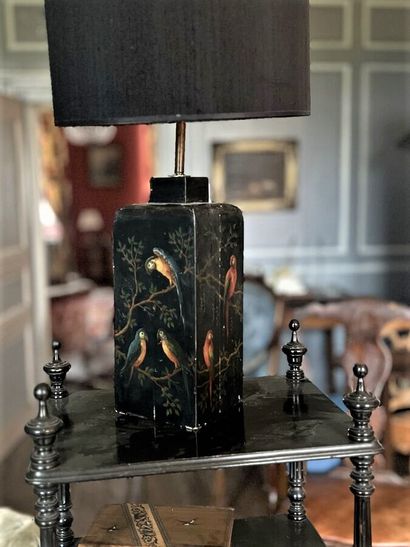 Lacquered wood lamp base with square section...