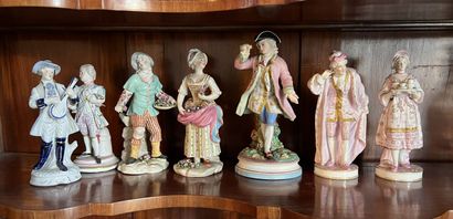 Sept statuettes en porcelaine polychrome...