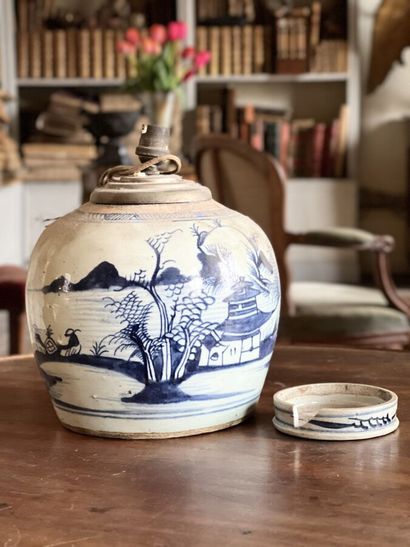 Pot couvert en porcelaine de Chine à décor...