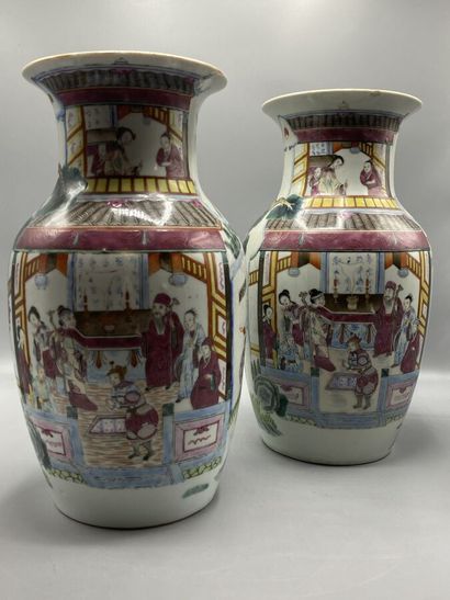CHINE Milieu du XXe siècle 
Paire de vases...