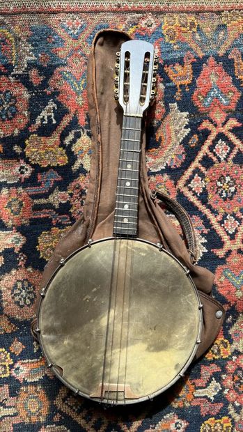 Banjo-mandoline, la caisse en métal chromé...