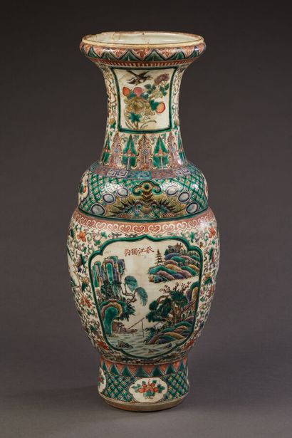 CHINE, Canton - XIXe siècle
Vase de forme...