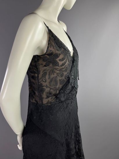 null GISÈLE Paris Robe du soir en dentelle et mousseline de soie noire. Vers 1928

Le...