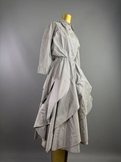 null JACQUES GRIFFE robe en taffetas haute couture vers 1950

Le modèle est taillé...