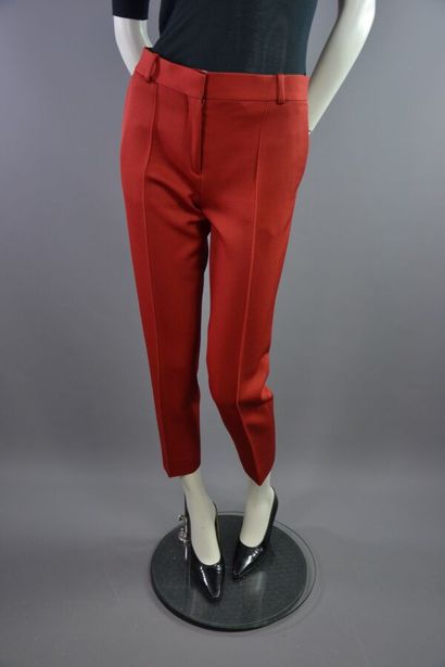 null CELINE PARIS Pantalon en laine couleur terracotta T 36

Le modèle est taillé...