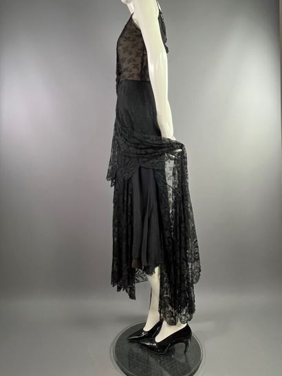 null GISÈLE Paris Robe du soir en dentelle et mousseline de soie noire. Vers 1928

Le...