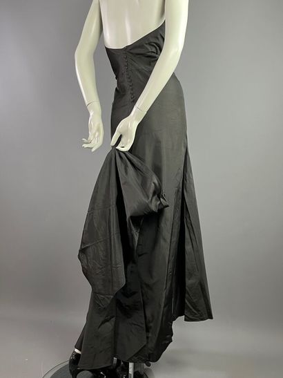 null CHANEL Black silk faille halter dress - Early 30s

The model is made in a black...