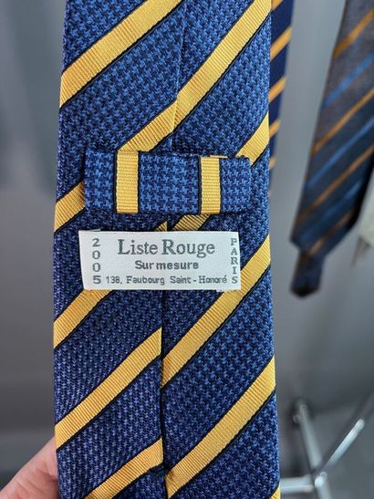 null HERMÈS, LISTE ROUGE, BROOKS BROTHERS et autres. Lot de 14 cravates et une lavallière

-...