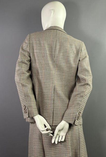 null BURBERRYS' Ensemble tailleur en tweed de laine Env. taille 38 Années 70

L'ensemble...