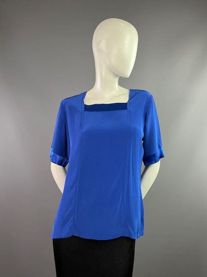 null YVES SAINT LAURENT Variation Lot de 2 tops en satin côté crêpe bleu outremer...