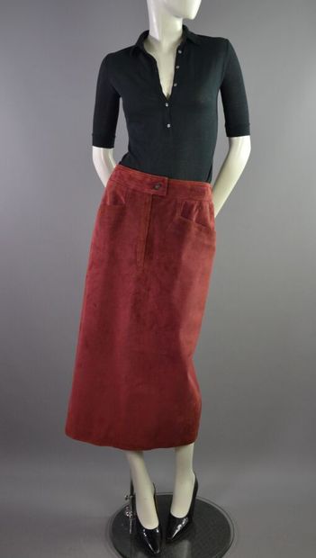 null YVES SAINT LAURENT rive gauche Jupe longue en cuir bordeaux Taille 40

Le modèle...