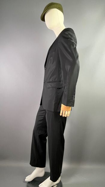 null CHRISTIAN LACROIX homme Costume en laine fine noire T 48

Le modèle est taillé...