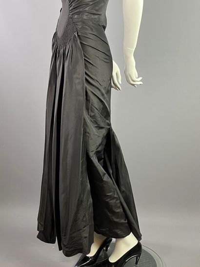 null CHANEL Black silk faille halter dress - Early 30s

The model is made in a black...