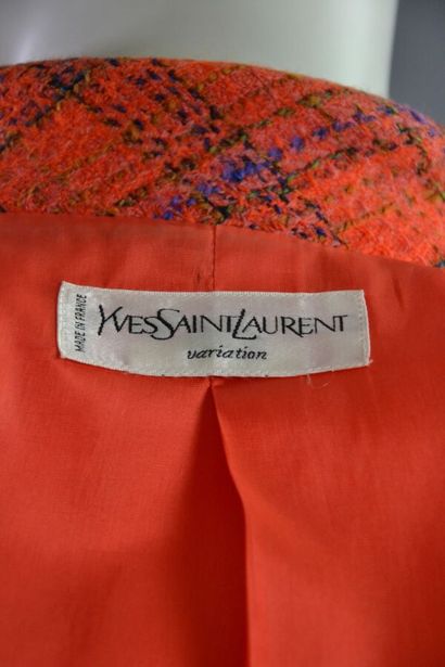 null YVES SAINT LAURENT variation - Ensemble tailleur en tweed de laine orange à...