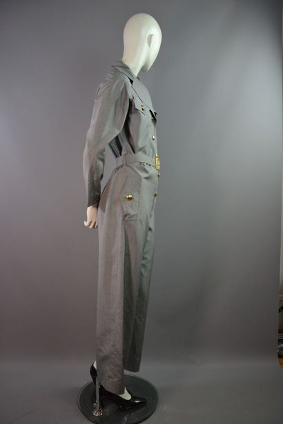 null CHRISTIAN LACROIX Combinaison pantalon en soie grise Années 90

Le modèle est...