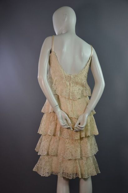 null GUY LAROCHE - Griffe couture Guy Laroche Paris - Robe cocktail en dentelle beige...