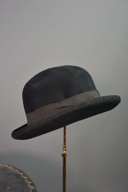 null BASSET- BRISTOL lot of 3 hats of city man old of which:

-Basset black felt...