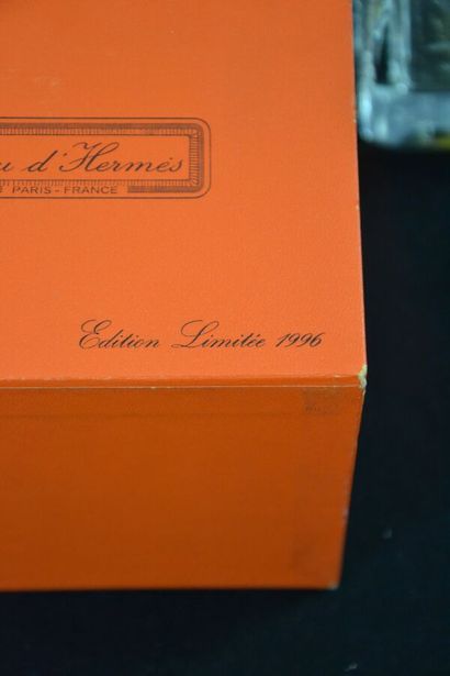 null HERMÈS Paris Parfum Eau D'Hermès édition limitée 1996.
Le flacon est réalisé...