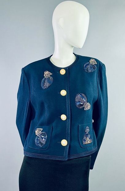 null LOUIS FERAUD Veste tailleur en crêpe bleu nuit boutons couture et broderies....