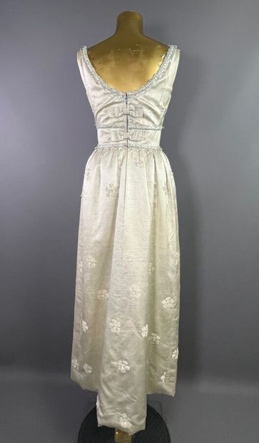 null JACQUES HEIM Jeunes filles PARIS Robe du soir en soie bleu glacier façonné fleuri....