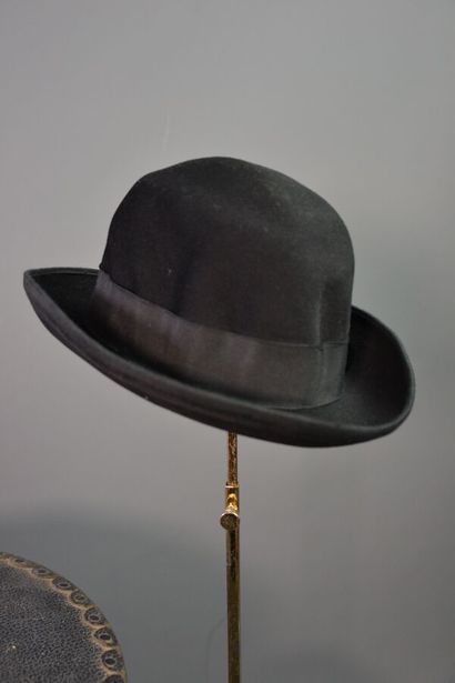 null BASSET- BRISTOL lot de 3 chapeaux de ville homme anciens dont:

-Chapeau de...