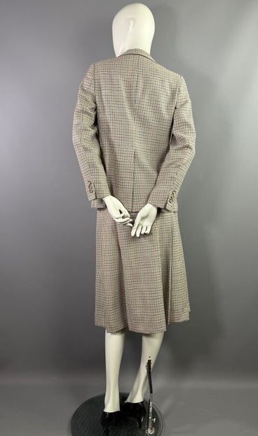 null BURBERRYS' Ensemble tailleur en tweed de laine Env. taille 38 Années 70

L'ensemble...