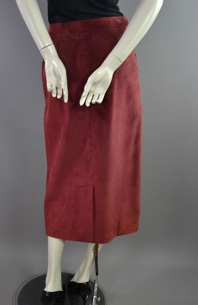 null YVES SAINT LAURENT rive gauche Jupe longue en cuir bordeaux Taille 40

Le modèle...