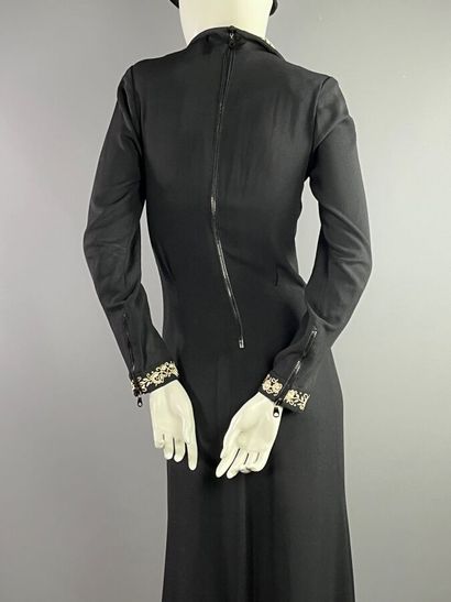 null BRUYÈRE Paris Black embroidered long dress. Middle of the 40's

The model is...