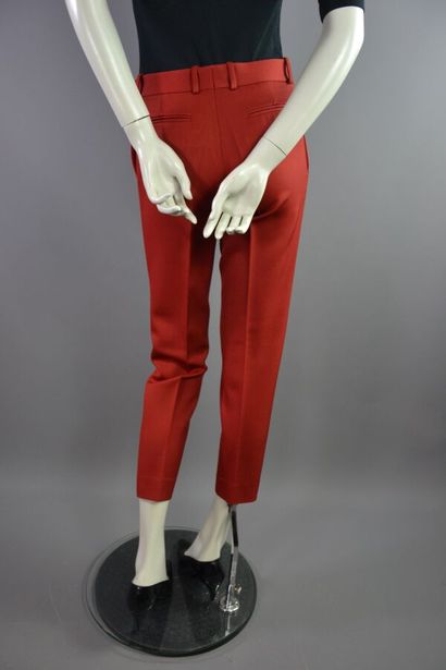 null CELINE PARIS Pantalon en laine couleur terracotta T 36

Le modèle est taillé...