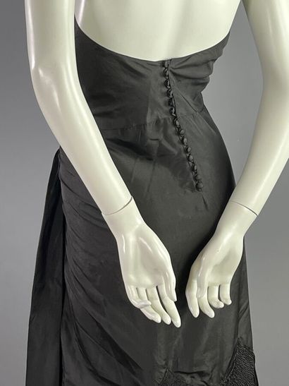 null CHANEL Black silk faille halter dress - Early 30s

The model is made in a black...