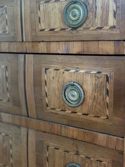 null Veneer chest of drawers with marquetry decoration of nets opening with three...