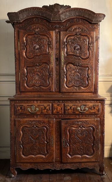 null Buffet two bodies in cherry wood richly carved opening to four leaves and two...