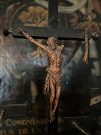 null Christ on the cross in natural wood varnished on a cross in blackened wood (Restoration...