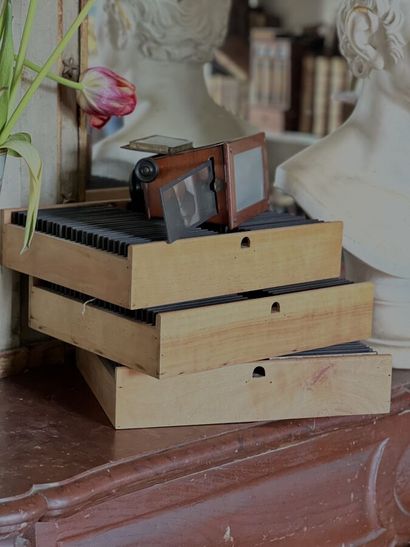 null Portable photo viewer and a set of three mahogany boxes containing stereoscopic...