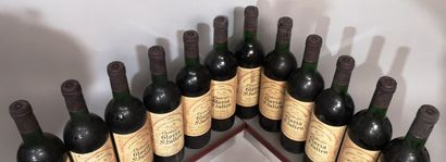 null 12 bouteilles Château GLORIA - Saint Julien 1975 Étiquettes légèrement tachées....