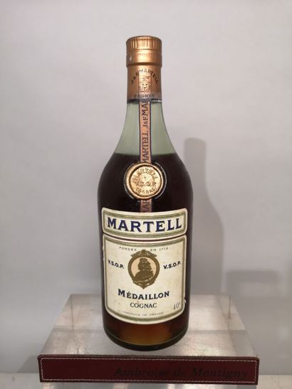 null 1 bottle 70cl COGNAC MARTELL "Médaillon" V.S.O.P Years 70' Label slightly s...