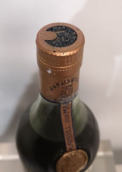 null 1 bottle 70cl COGNAC MARTELL "Médaillon" V.S.O.P Years 70' Label slightly s...