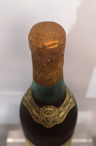 null 1 bottle 70cl COGNAC V.S.O.P. - Lucien FOUCAULD Label slightly stained.
