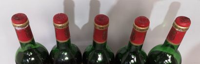 null 5 bouteilles Château ANGELUS - 1er Gc Saint Emilion 1975 1 mi-épaule et 4 basses....