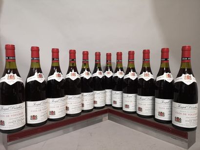 null 12 bouteilles CLOS de VOUGEOT - Joseph DROUHIN 1985 En caisse bois.