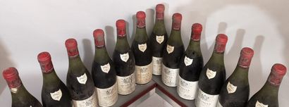 null 12 bouteilles MUSIGNY Grand Cru - Louis JADOT 1967 Étiquettes légèrement tachées....